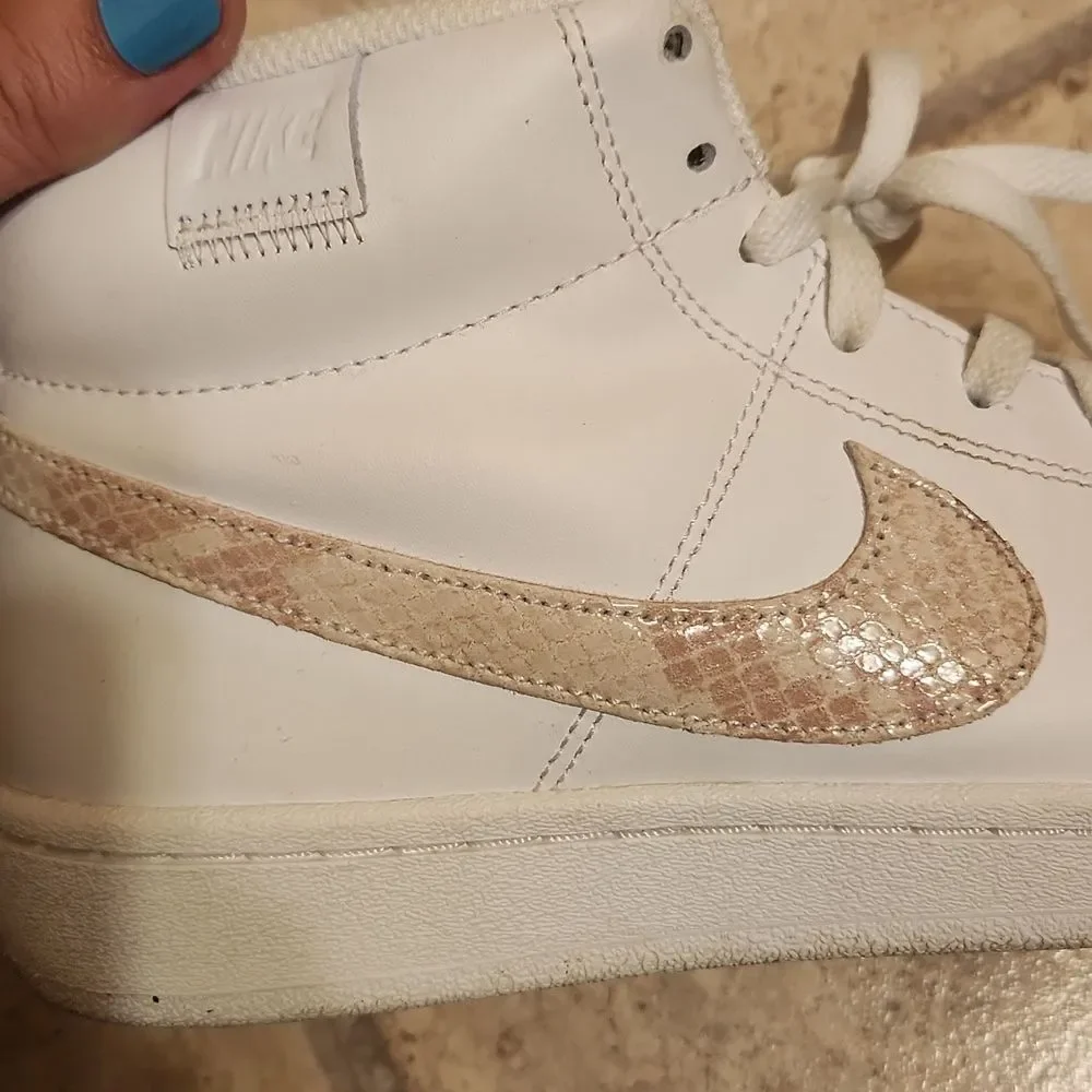 Nike Women's Court Royale 2 Mid White w/ Leather Insignia Size 9
